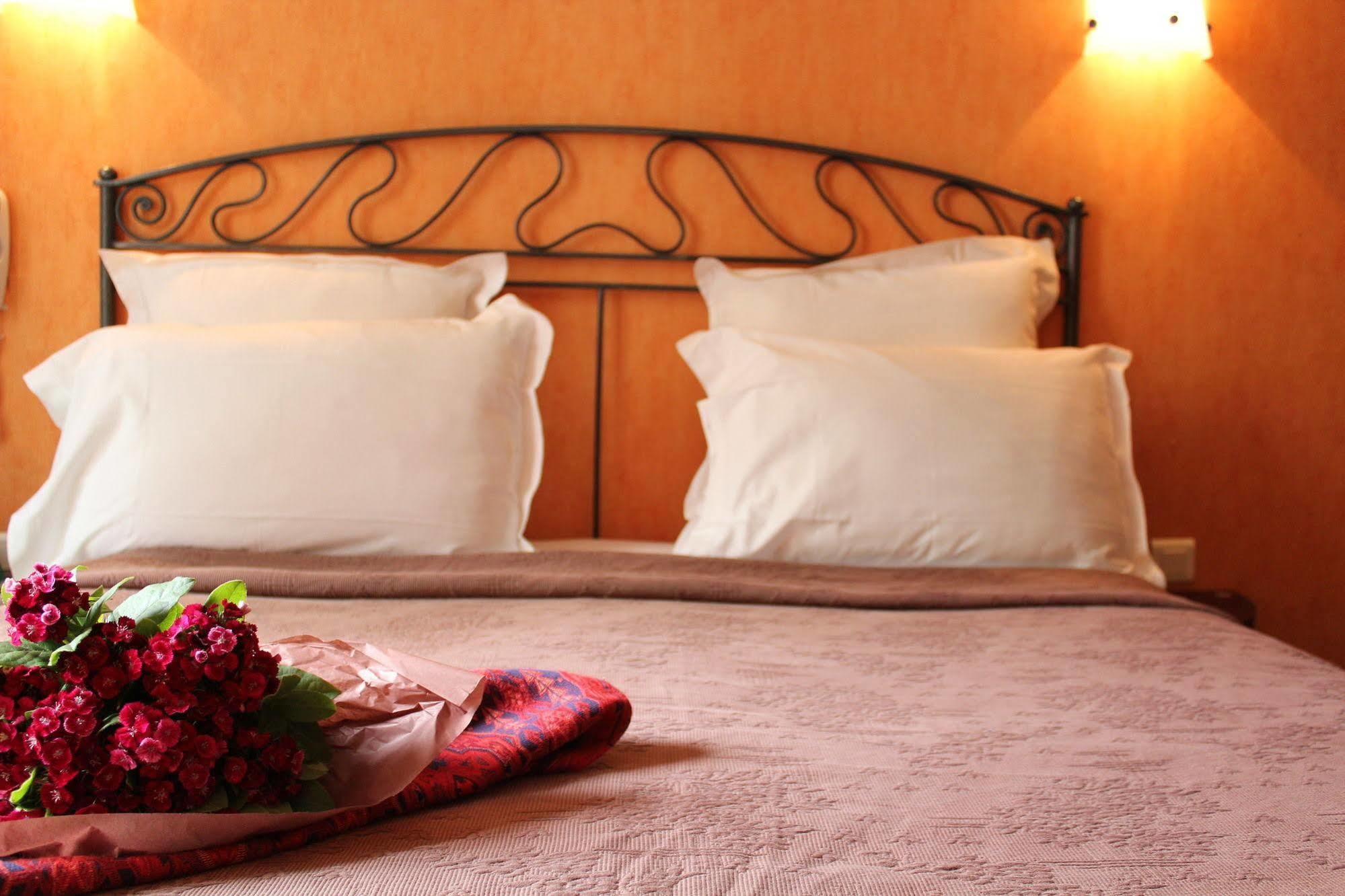 Hotel Les Jardins Du Luxembourg 4*